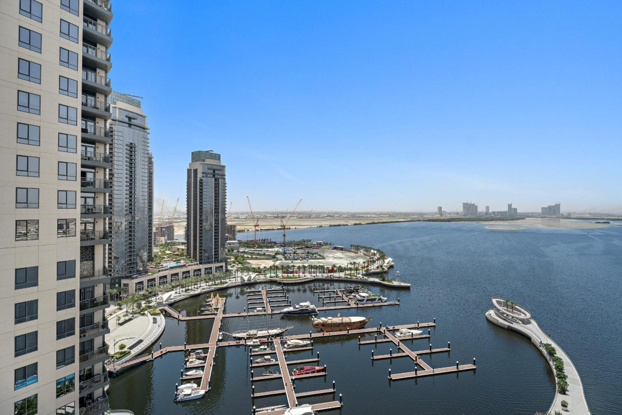 Apartment Vayk - Bright & Elegant 2 Bd With Creek Views Dubai