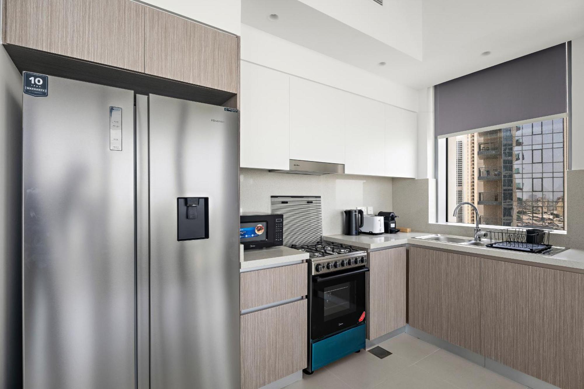 Vayk - Bright & Elegant 2 Bd With Creek Views *