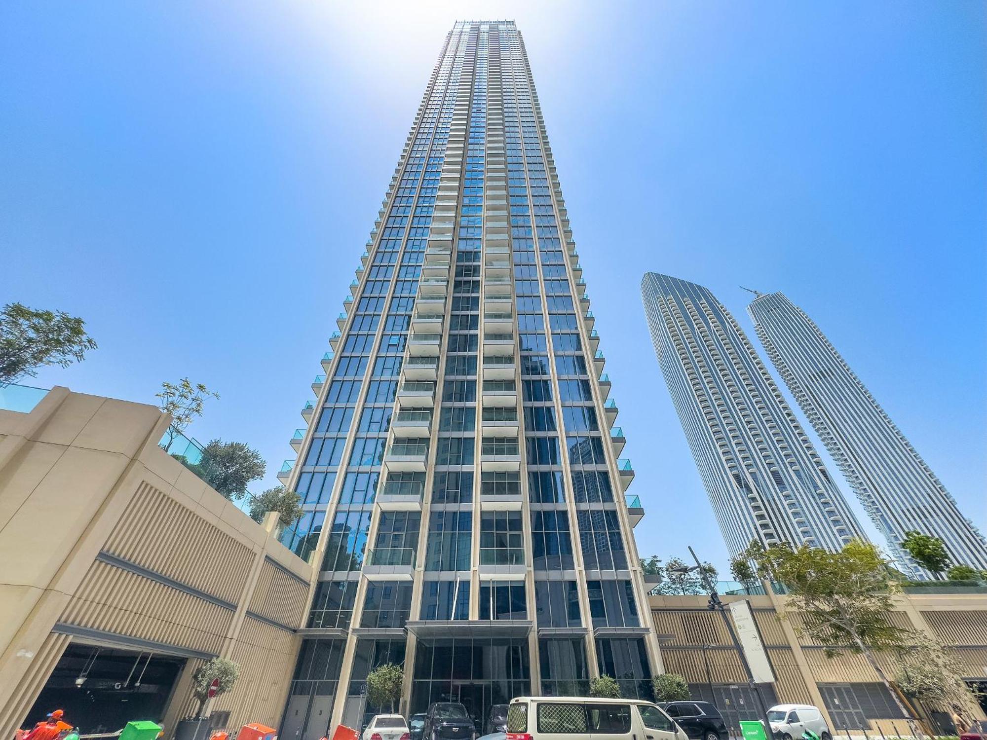Vayk - Bright & Elegant 2 Bd With Creek Views