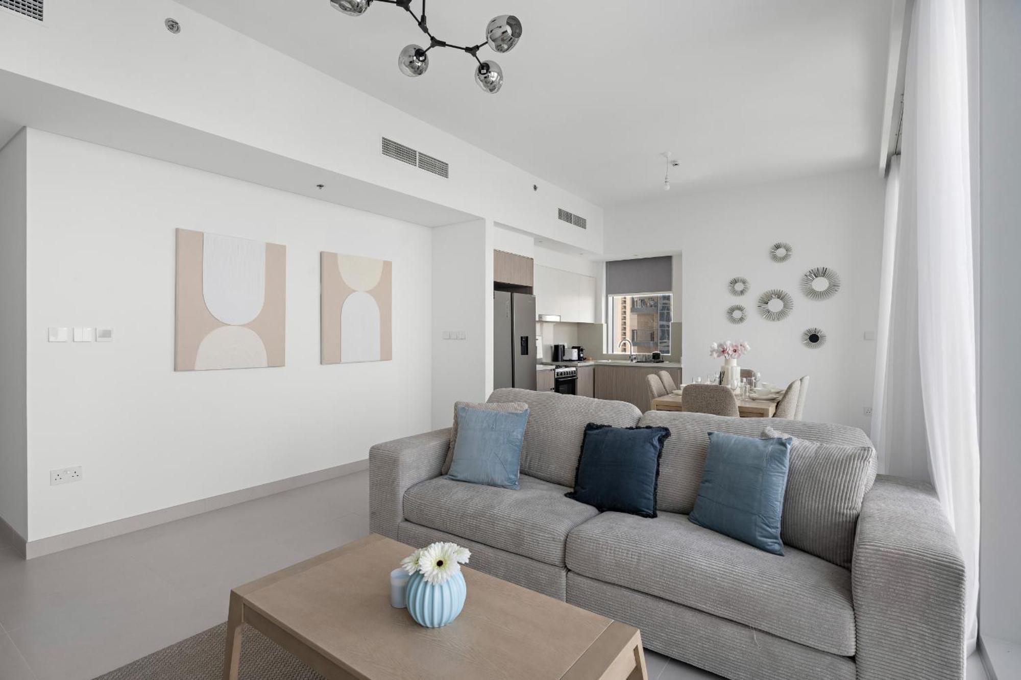 Vayk - Bright & Elegant 2 Bd With Creek Views